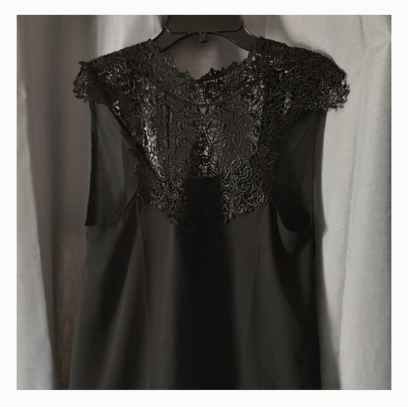 Black lace and flowy fabric sleeveless top. Size small. - Picture 3 of 12